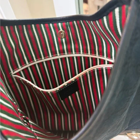 Gucci Black Monogram Shoulder Bag - Picture 4 of 4